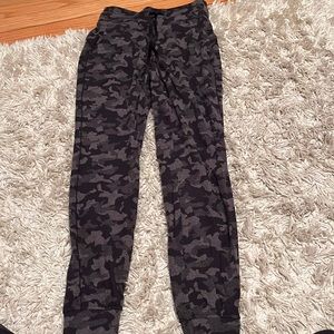 NWOT LULULEMON JOGGERS